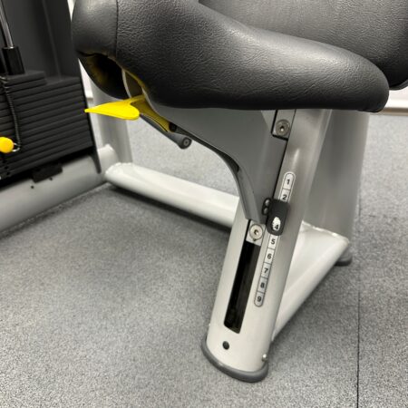 Technogym-Selection-Arm-Curl-1